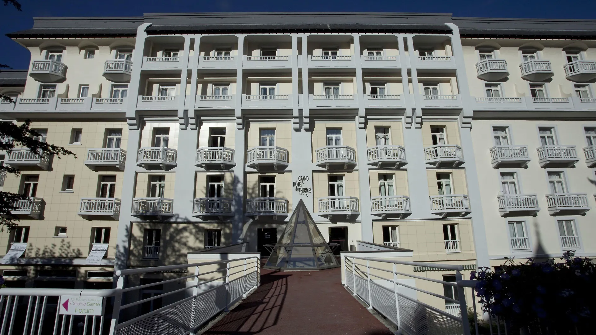Mercure Brides Les Bains Grand Hôtel des Thermes France